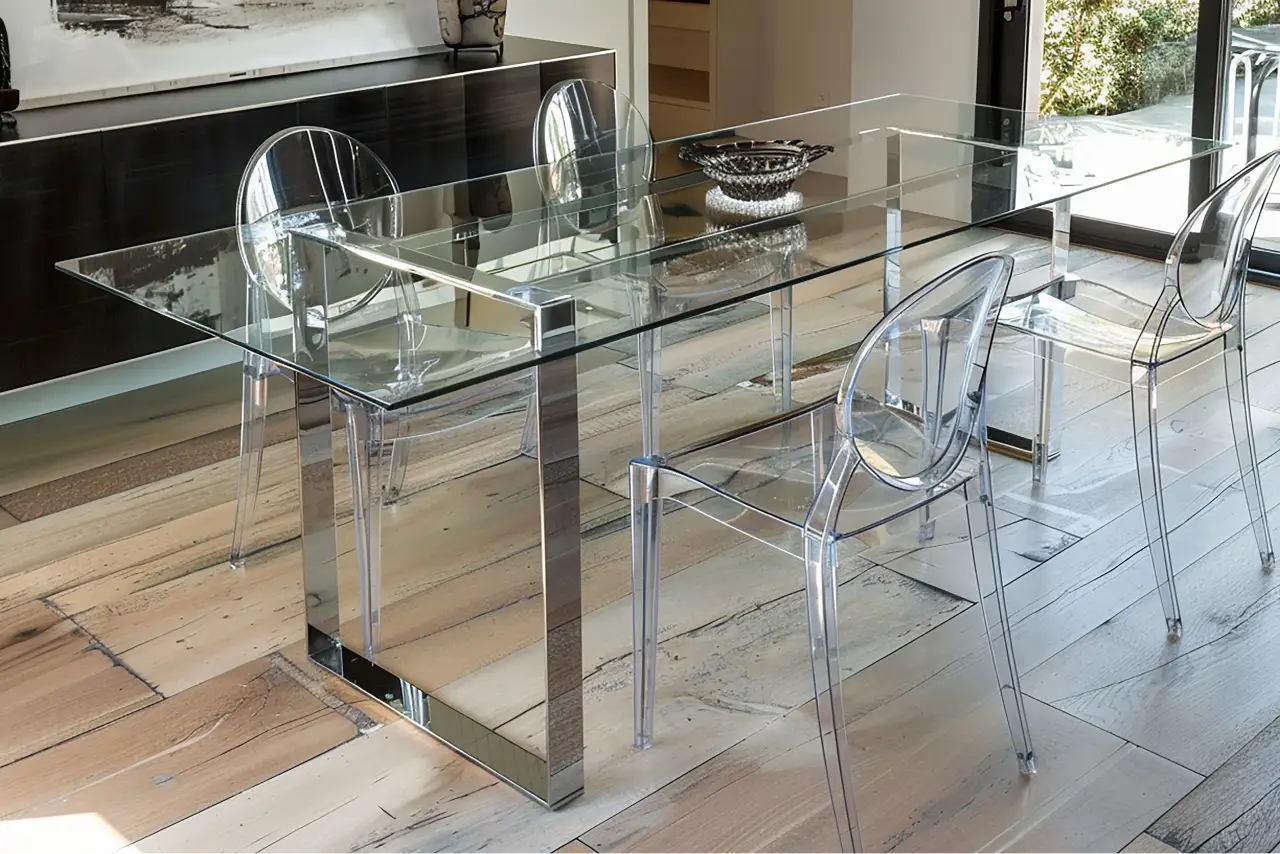 Glazen eettafel