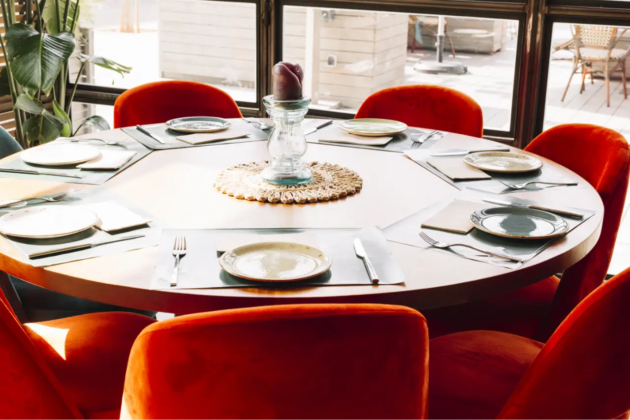 Wat zet je op een ronde eettafel